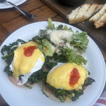 Refinery Rooftop - EGGS BENEDICT - Lounges Near Me - New York, New York Refinery Rooftop - EGGS BENEDICT - Lounges Near Me - New York, New York