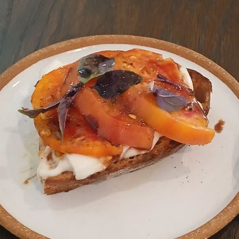 Grace & Rose - Yummy butrata tomato toast - Wine Bars Near Me - Paso Robles, California
