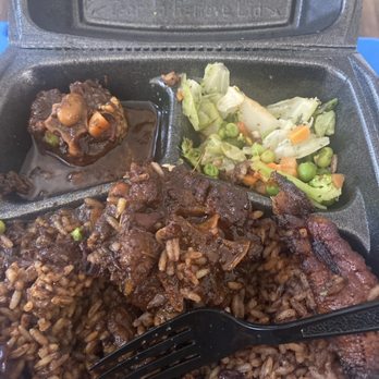 Island Flavorz - Oxtails - Caribbean Near Me - Houston, Texas Island Flavorz - Oxtails - Caribbean Near Me - Houston, Texas