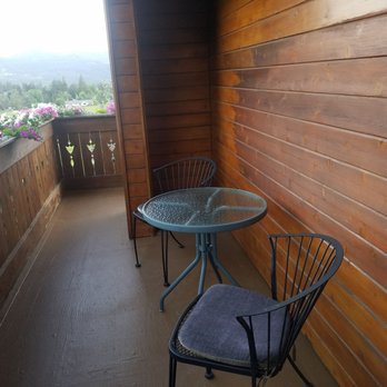 Abendblume - Covered balcony seating - Hotels Near Me - Leavenworth, Washington