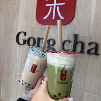Gong Cha Hayward - Oolong Milk Tea with pearls & Matcha Milk Tea with Pearls and milk foam - Bubble Tea Near Me - Hayward, California