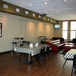 816 Pint & Slice - The upstairs room.