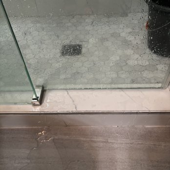 Glass & Mirrors Services - Fuga de agua. ¡No podemos usar esta ducha! - Glass & Mirrors Near Me Glass & Mirrors Services - Fuga de agua. ¡No podemos usar esta ducha! - Glass & Mirrors Near Me