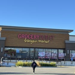 Grocery Outlet - Attractive, plenty of parking