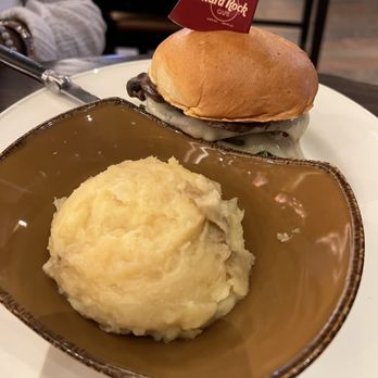 Hard Rock Cafe - Cheeseburger with side of mashed potatoes - American Near Me - Hollywood, Florida Hard Rock Cafe - Cheeseburger with side of mashed potatoes - American Near Me - Hollywood, Florida