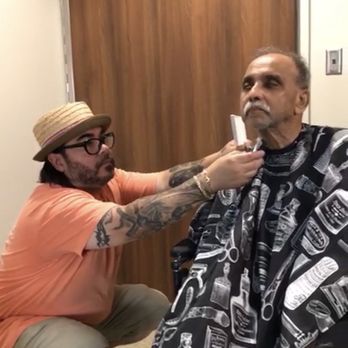 Raymond's Barber Shop - Trimming the beard - Barbers Near Me - Houston, Texas Raymond's Barber Shop - Trimming the beard - Barbers Near Me - Houston, Texas