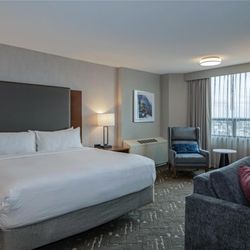 DoubleTree by Hilton Hotel West Edmonton - Guest room