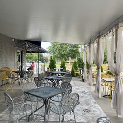 Zina's Cucina - Outdoor area, very cozy