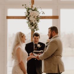 The Farmhouse - Chapel. Wild and Untamed Photography! Florist by Monica's Brides & Touch of Glitz Flowers