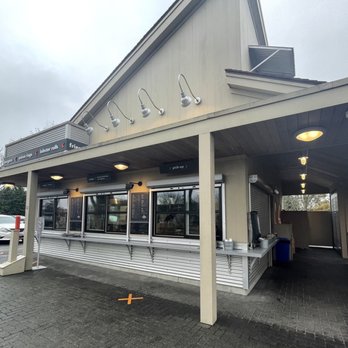 the knack - Ordering area and covered seating - Seafood Near Me - Orleans, Massachusetts