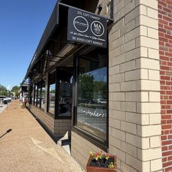 Christopher's - Front of store location