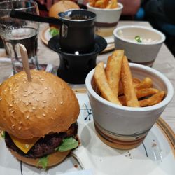 Burger Inn - Gumba Bürger mit Pommes