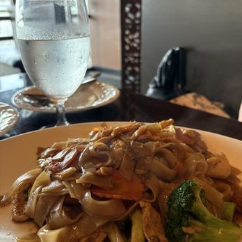 Ahan Thai Kitchen - P4. Pad See Ew - Thai Near Me - Fernandina Beach, Florida Ahan Thai Kitchen - P4. Pad See Ew - Thai Near Me - Fernandina Beach, Florida