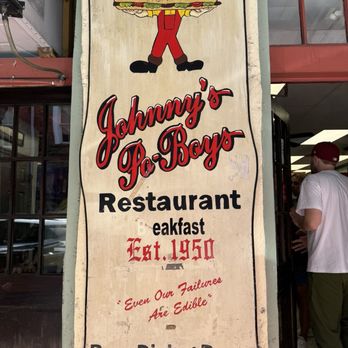 Johnny&#39;s - po Johnnys Po-Boys: A New Orleans Icon for Flavorful Sandwiches