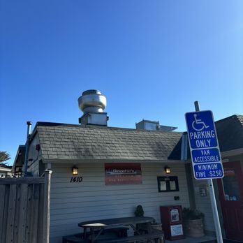 Ginochio's Kitchen - Outside entrance/ parking - Seafood Near Me - Bodega Bay, California