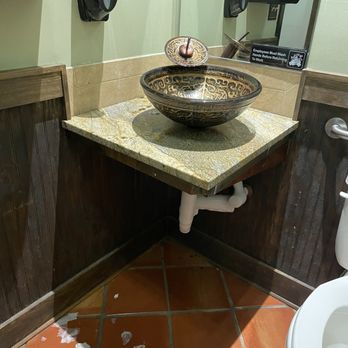 Brunches - Sink didn't drain well. Paper towels didn't come out without having to turn the knob. - Breakfast & Brunch Near Me - Henrico, Virginia