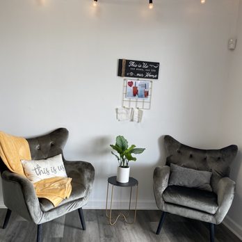 High Street Nutrition - two chairs in a white room - Ice Cream & Frozen Yogurt Near Me - Columbus, Ohio