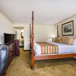 Ramada by Wyndham Cordele - Guest room