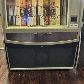 Ruby's Bar & Grill - Jukebox - American Near Me - Brooklyn, New York