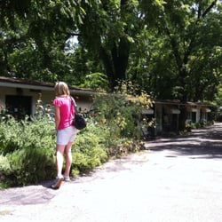 Sherwood Court - Lush landscapes with quaint cottages make for an idyllic getaway!