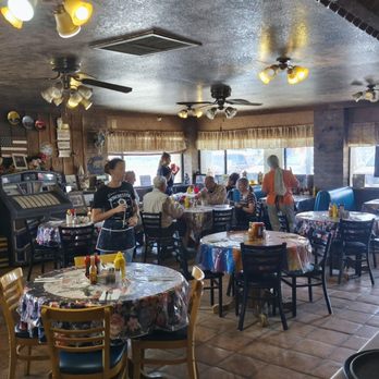 Sandy's Restaurant & RV PARK - View of dining area on a Saturday afternoon - American Near Me - Pearce, Arizona Sandy's Restaurant & RV PARK - View of dining area on a Saturday afternoon - American Near Me - Pearce, Arizona