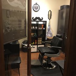 New barber chair !!! Come try it out, gents!