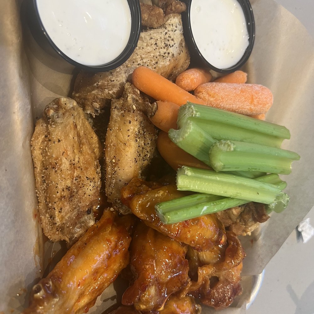 Buffalo Wild Wings - 10 Traditional Wings - American Near Me - Council Bluffs, Iowa