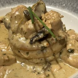 Teach Dolmain - CHICKEN AND MUSHROOM VOL-AU-VENT