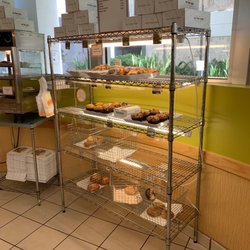 Au Bon Pain - Bakery stand