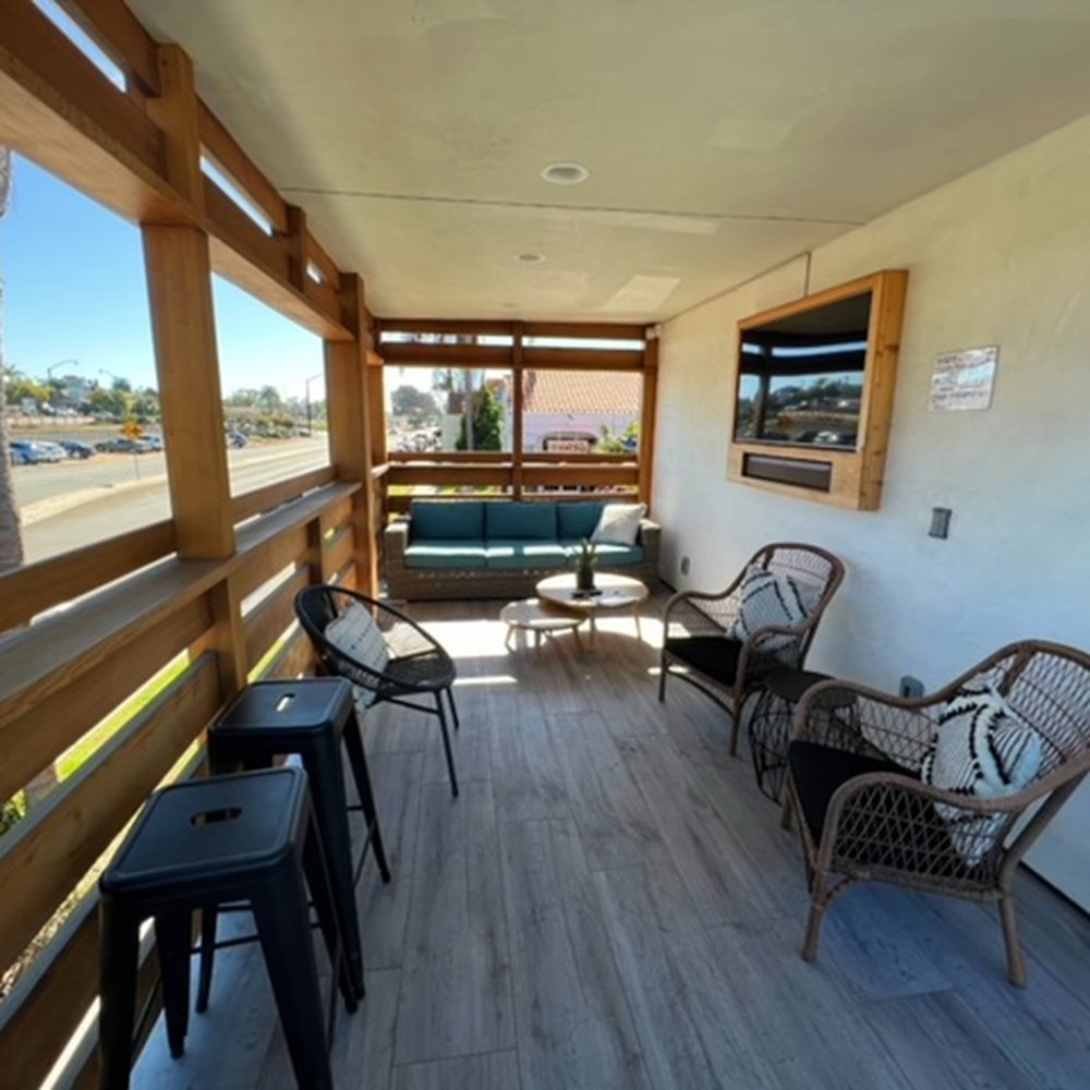 Surfhouse - Cozy patio hangout on the end of the 2nd floor - Surfing Near Me - Encinitas, California