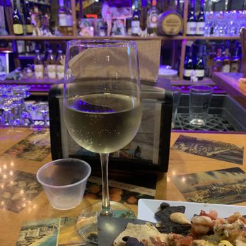 Yellow Dog Eats - White wine - Sandwiches Near Me - Windermere, Florida