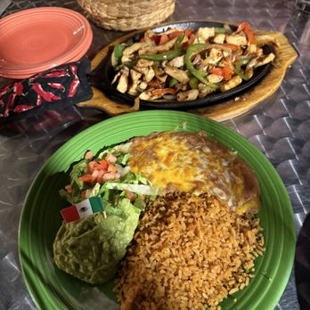 Mi Casa Restaurante Mexicano - Chicken fajitas - Mexican Near Me - Morro Bay, California