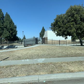 Parque de los Ninos - Street parking in the neighborhood and walking entry from Vincente Avenue - Parks Near Me - Placentia, California Parque de los Ninos - Street parking in the neighborhood and walking entry from Vincente Avenue - Parks Near Me - Placentia, California