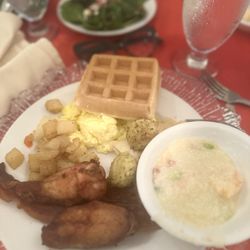 Quail Valley Golf Club & City Centre - Brunch : eggs, potatoes, crab cakes, waffles, chicken wings, shrimp and grits and spinach, cranberry and blue cheese salad.