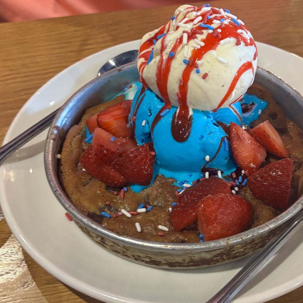 BJ's Restaurant & Brewhouse - Stars and Stripes Pizcookie - New American Near Me - Orlando, Florida BJ's Restaurant & Brewhouse - Stars and Stripes Pizcookie - New American Near Me - Orlando, Florida