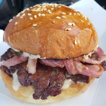 Slangers - Slanger double smash cheeseburger!  Incredible! - Food Trucks Near Me - Salem, Oregon