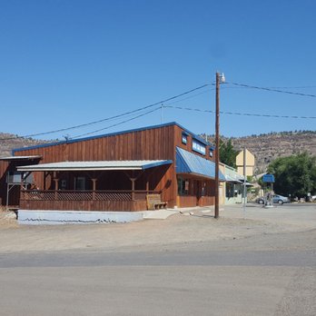 Lone Elk Marketplace - Covered patio for outdoor dining at their cafe - Grocery Near Me - Spray, Oregon Lone Elk Marketplace - Covered patio for outdoor dining at their cafe - Grocery Near Me - Spray, Oregon