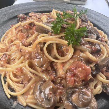 Amor Di Pasta - Fettuccine Mushrooms - Pizza Near Me - Miami, Florida Amor Di Pasta - Fettuccine Mushrooms - Pizza Near Me - Miami, Florida