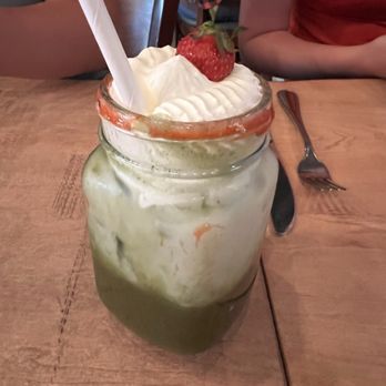 Caribou Gourmand - Matcha strawberry - Breakfast & Brunch Near Me - Montreal, Quebec