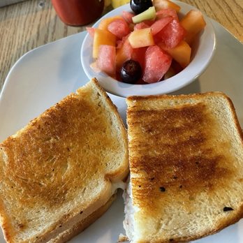 The Sardine Can - Crab sandwich with fruit - Seafood Near Me - Vallejo, California The Sardine Can - Crab sandwich with fruit - Seafood Near Me - Vallejo, California