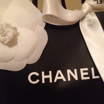 Chanel - All in the details! Cute shopping bag. - Women's Clothing Near Me - Costa Mesa, California