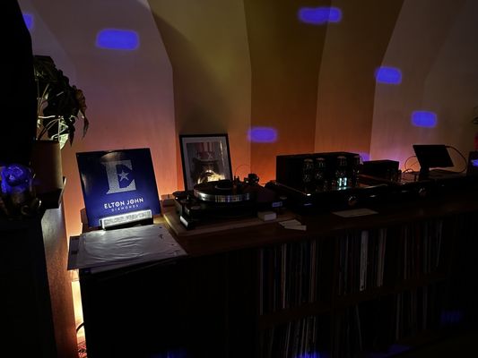 Decibel Sound & Drink by null