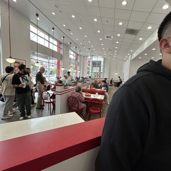 In-N-Out Burger - Burgers Near Me - Glendale, California In-N-Out Burger - Burgers Near Me - Glendale, California
