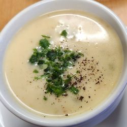Oliver's Restaurant - Very good cup of clam chowder