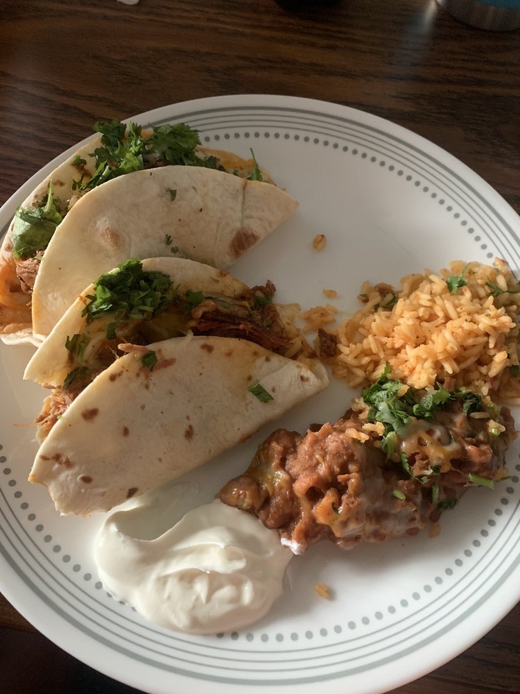 PINATAS MEXICAN SMOKE HOUSE 2866 Pine Grove, Port Huron, Michigan