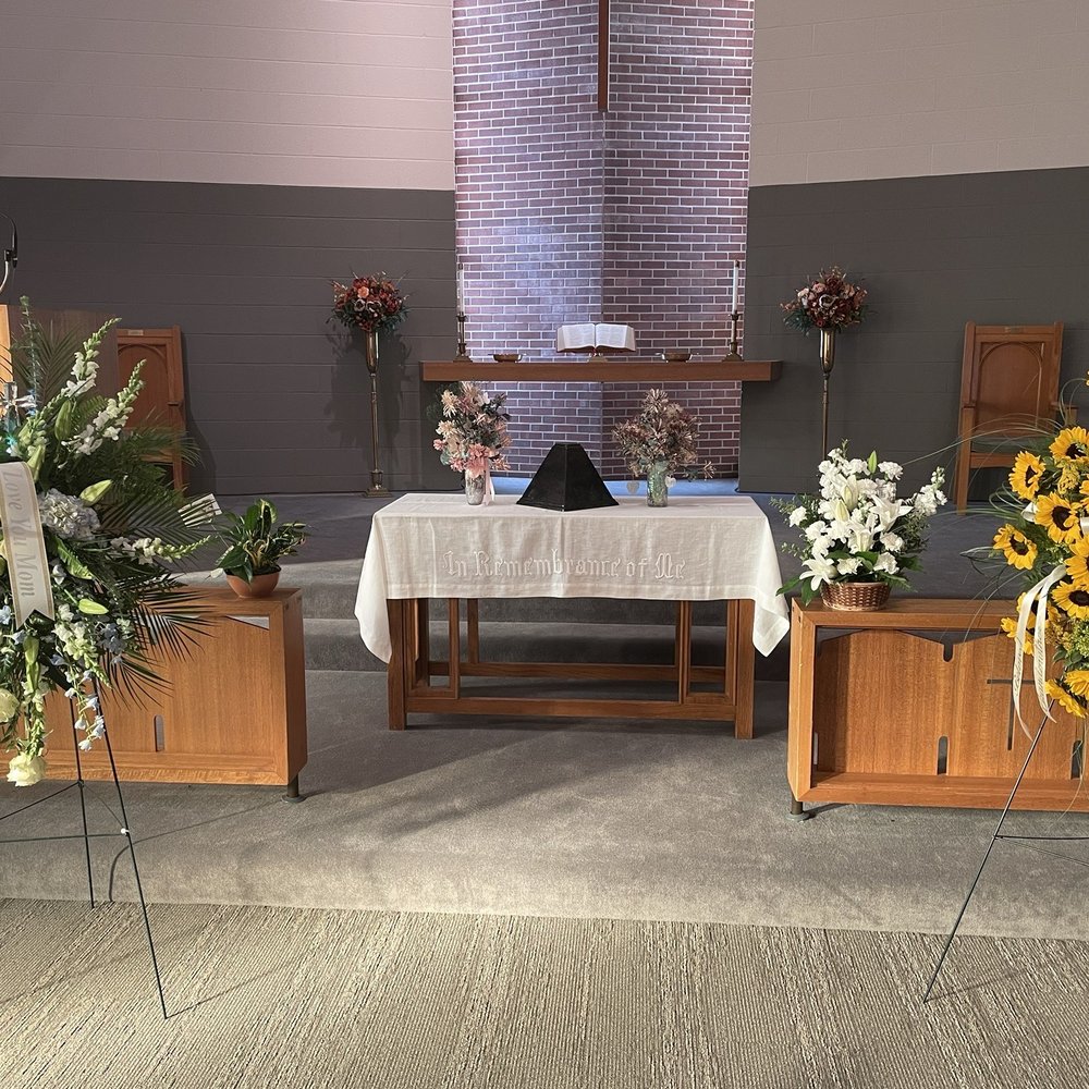 Pettle's Flowers - Small service - Florists Near Me - Salina, Kansas Pettle's Flowers - Small service - Florists Near Me - Salina, Kansas