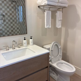 Bella Notte - Large bathroom w/ all the amenities that you need - Hotels Near Me - Santa Cruz, California Bella Notte - Large bathroom w/ all the amenities that you need - Hotels Near Me - Santa Cruz, California
