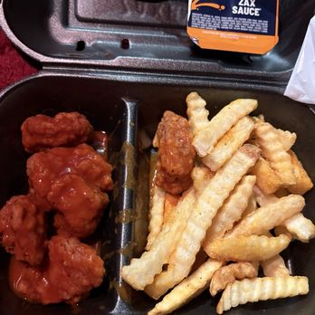 Zaxbys - Boneless Wings - 5 - Salad Near Me - Atlanta, Georgia Zaxbys - Boneless Wings - 5 - Salad Near Me - Atlanta, Georgia