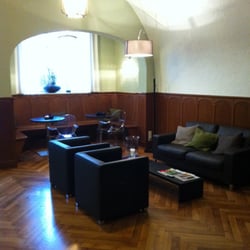 Geniesserhotel Lodner - Die gemütliche Lounge im Foyer lädt zum entspannen ein.