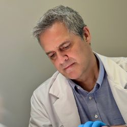 MG Plastic Surgery - Dr. Manuel Gigena performing non-surgical skin lifting with AGNES RF precision microneedling to tighten, contour, and stimulate collagen.